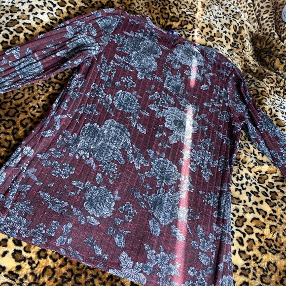 Blouses - Picture 3 of 4